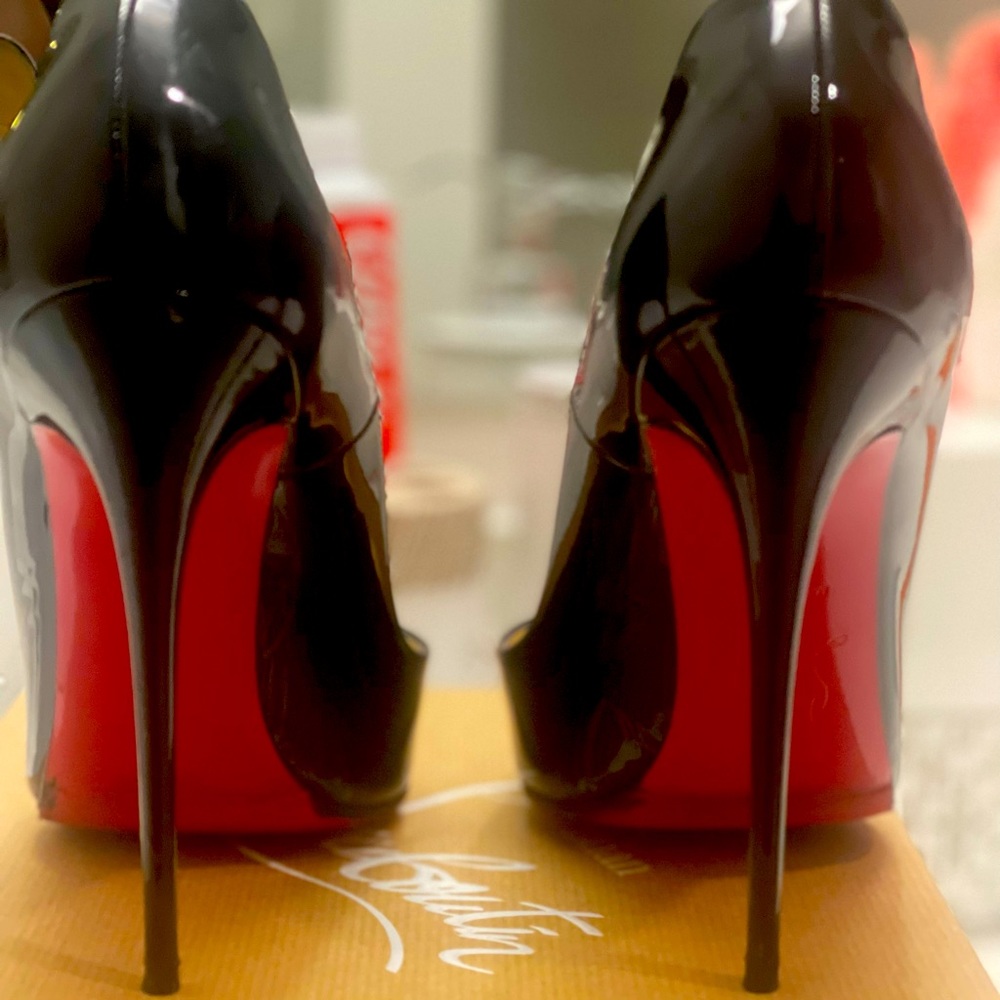 So Kate 120 patent black